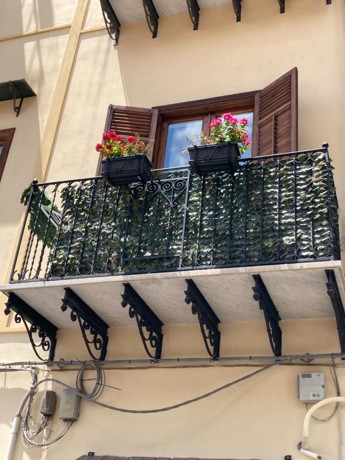 Apartament La Lumaca Kalsa Palermo Exterior photo